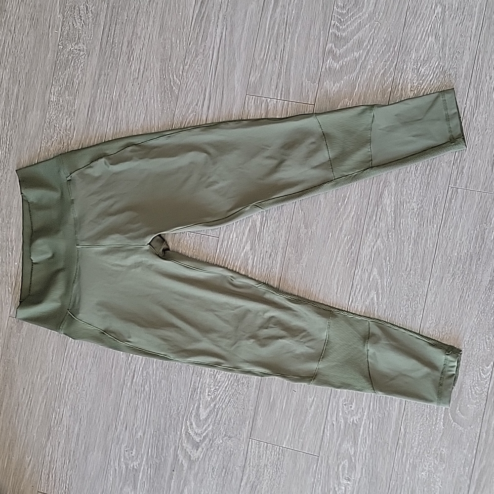 Adidas Army Green cropped legging size M